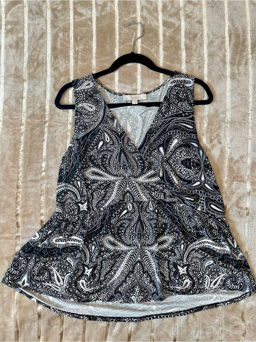 LOFT Black & White Paisley V-Neck Sleeveless Camisole